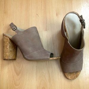 BCBG Generation Tan Nude Slingback Heeled Cork Sandals Size 10 Peep Toe Leather